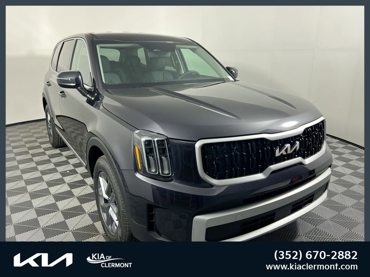 Used 2024 Kia Telluride LX image 1
