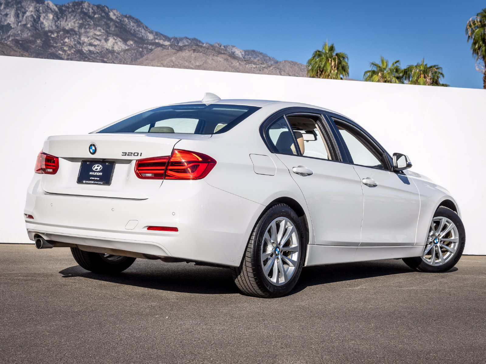 Used 2017 BMW 320i Sedan RWD image 12