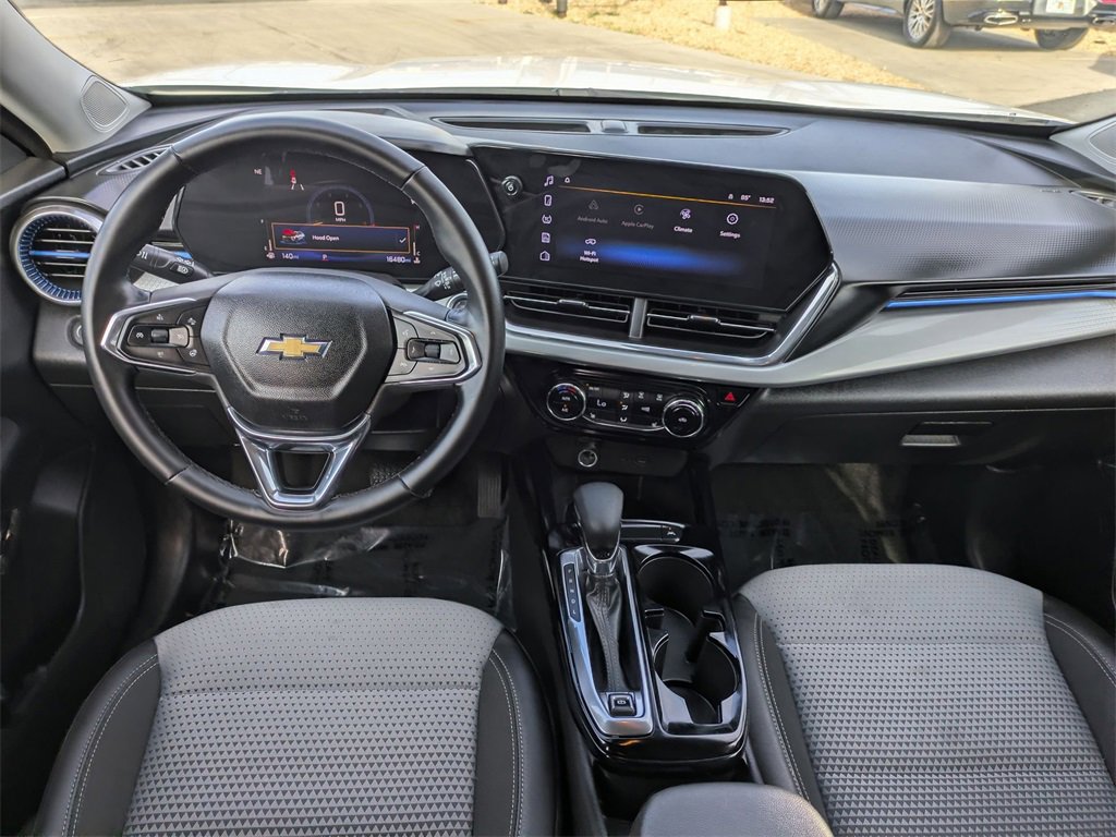 Used 2025 Chevrolet Trax LT w/ LT Convenience Package image 26