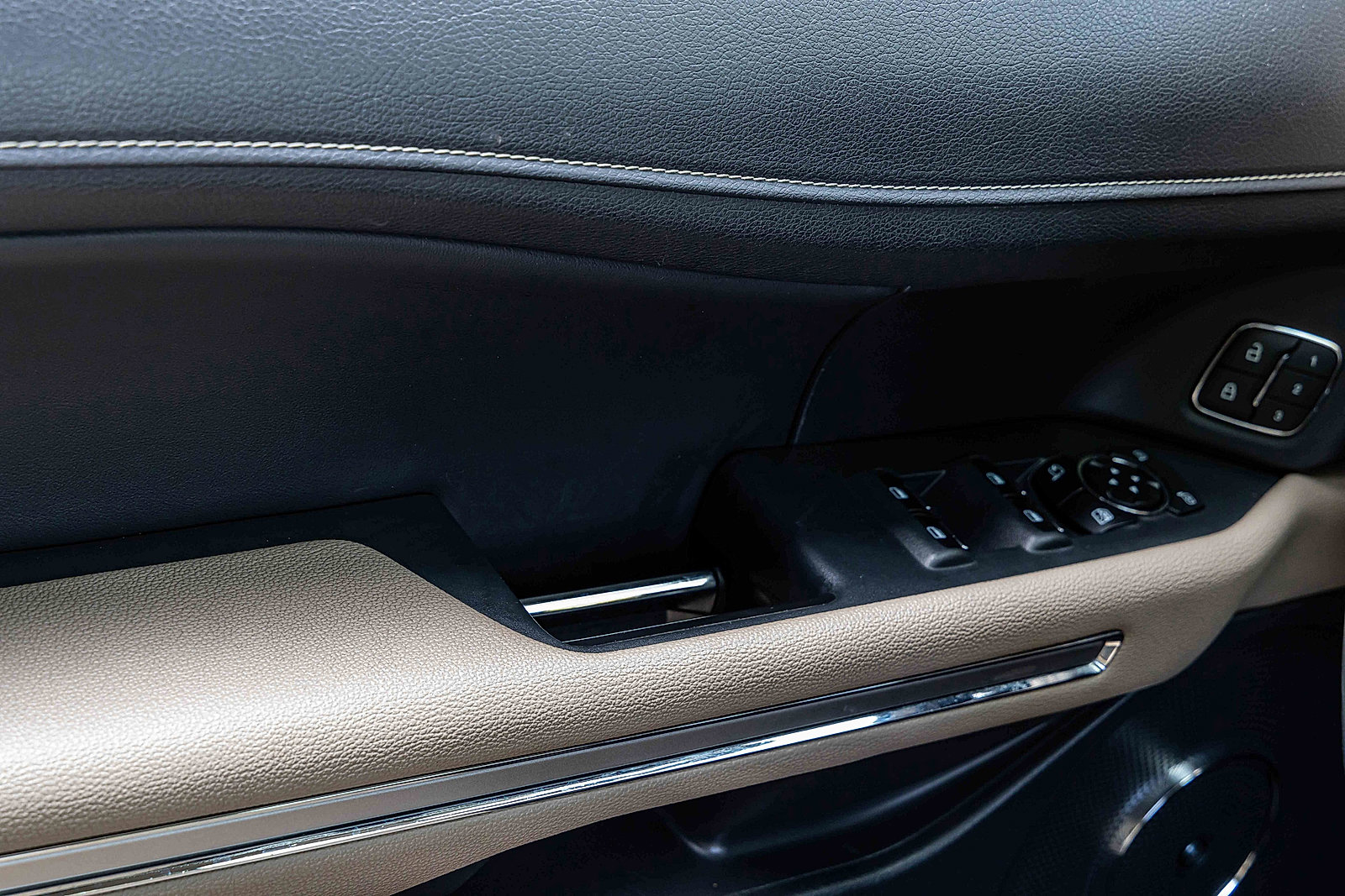 Used 2023 Ford Expedition Limited image 15