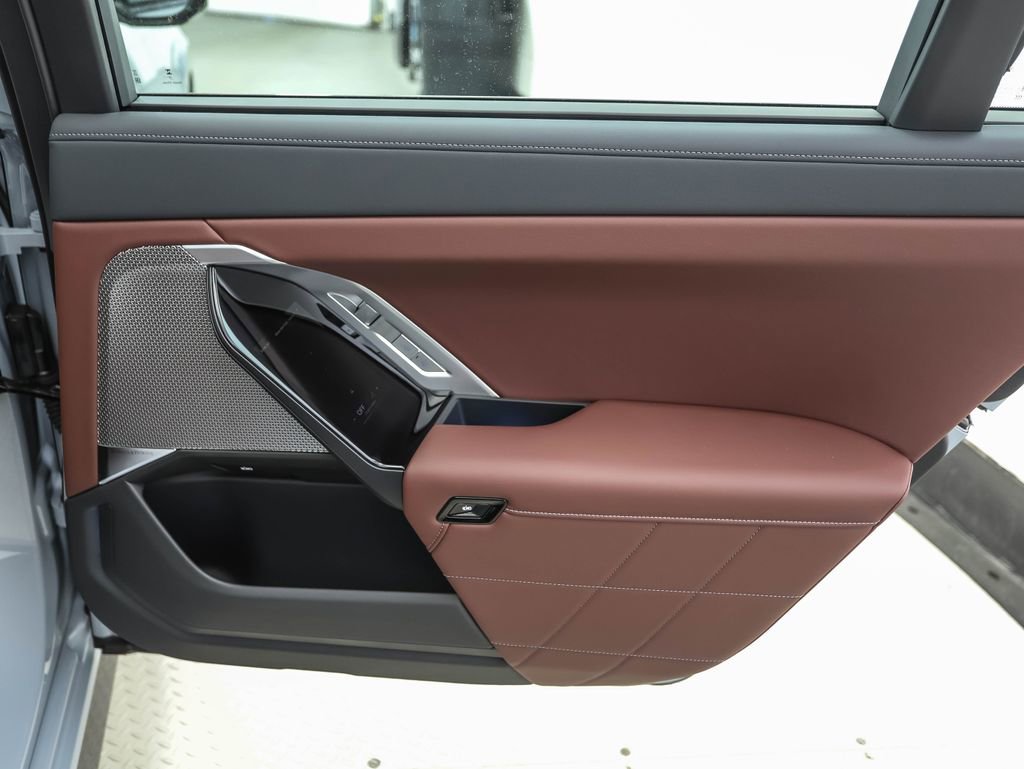 New 2026 BMW 750e xDrive image 27