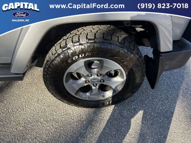 Used 2018 Jeep Wrangler Sahara w/ Dual Top Group image 13