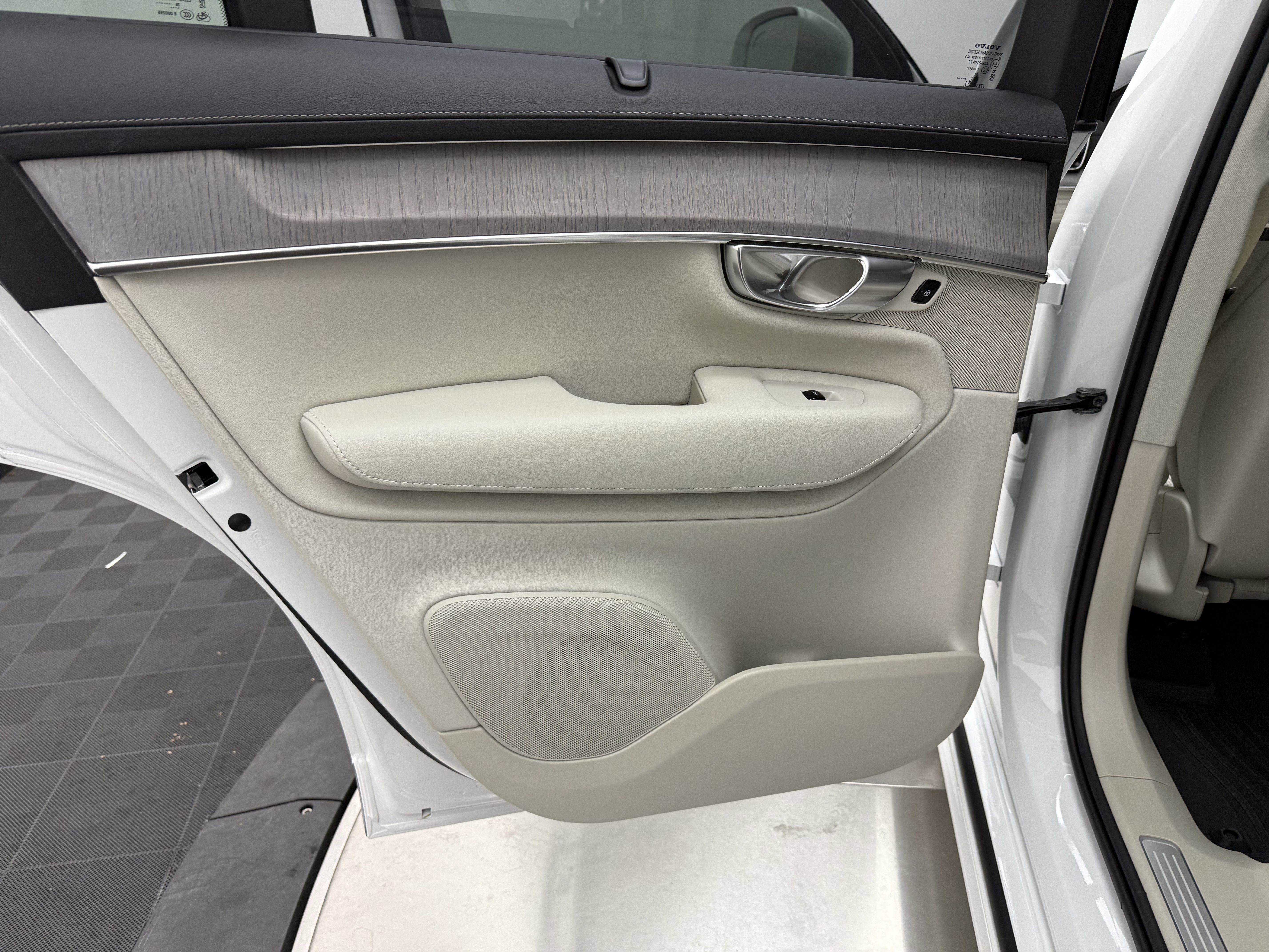 Used 2026 Volvo XC90 B6 Ultra w/ Protection Package image 25