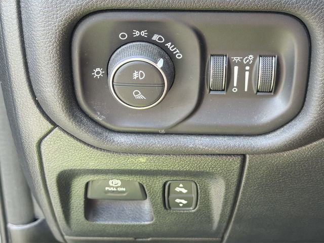 Used 2025 RAM 1500 Big Horn AWD/4WD image 32