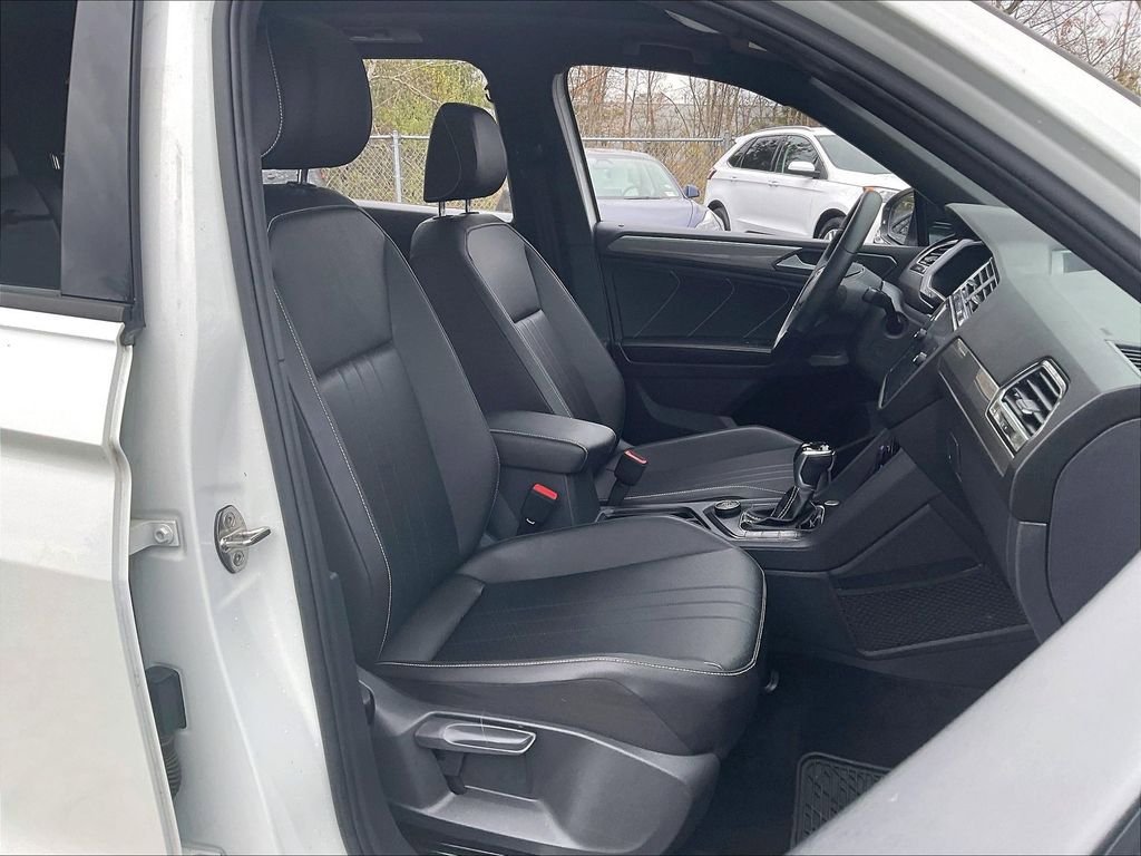 Used 2023 Volkswagen Tiguan SE R-Line AWD/4WD image 11
