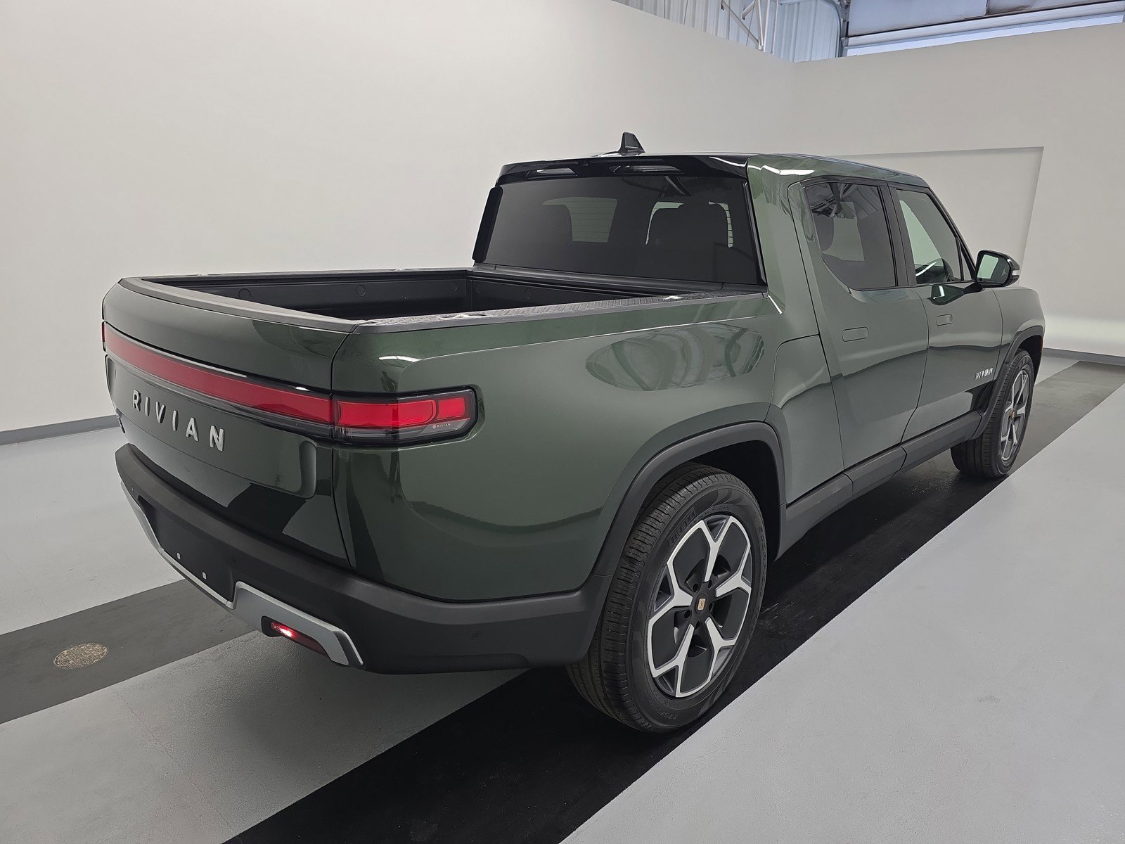 Used 2024 Rivian R1T Adventure AWD/4WD image 5