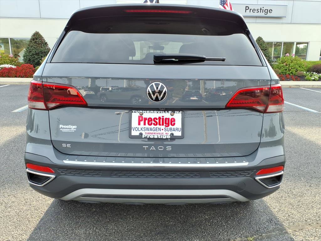 Certified 2023 Volkswagen Taos SE image 5