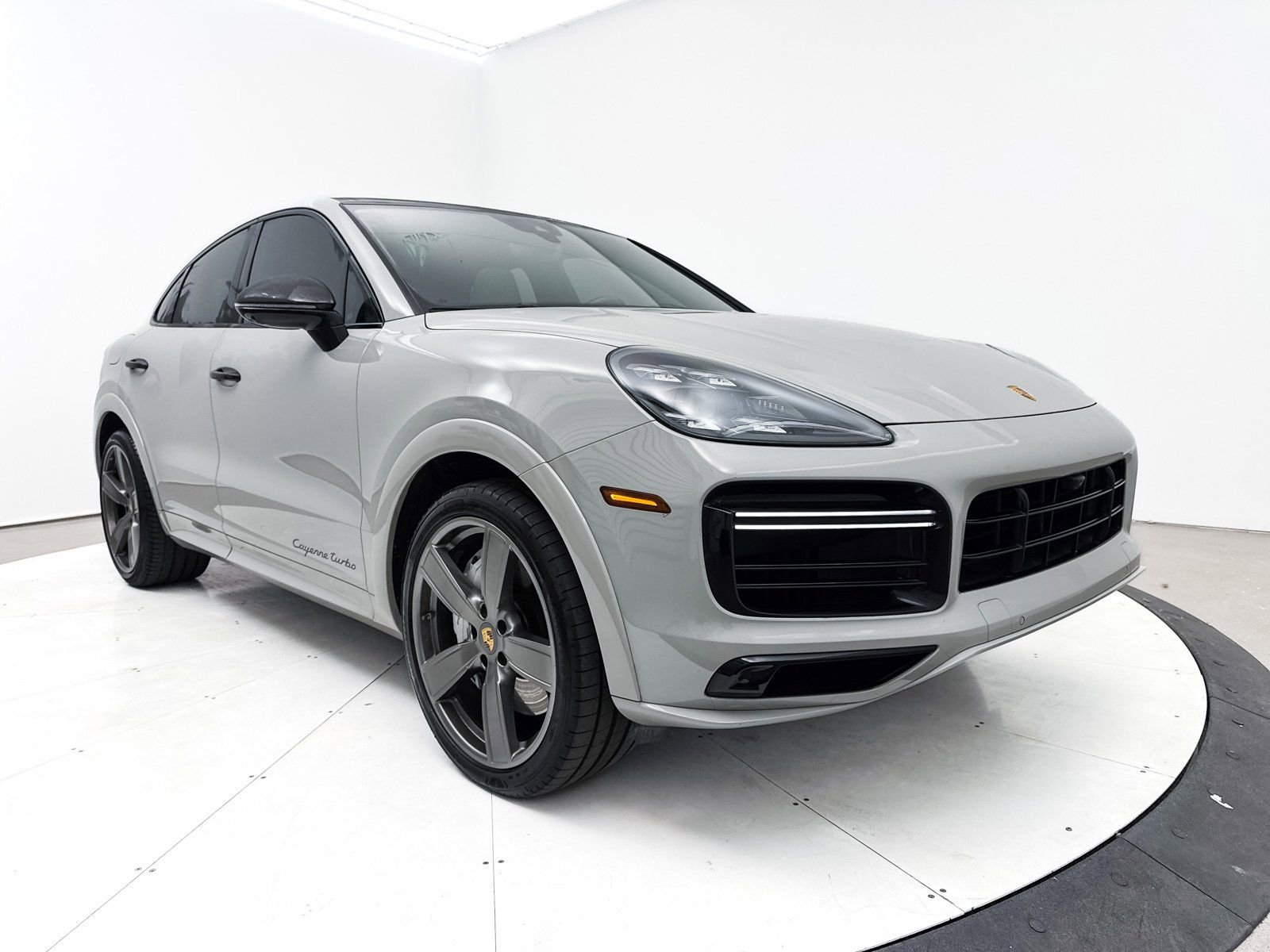 Used 2022 Porsche Cayenne Turbo image 17