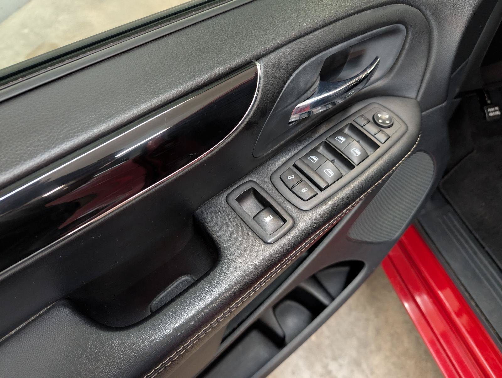 Used 2016 Dodge Grand Caravan SXT FWD image 15