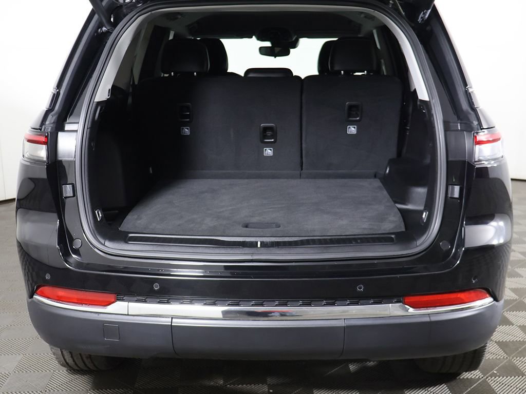 Used 2023 Jeep Grand Cherokee Limited AWD/4WD image 16