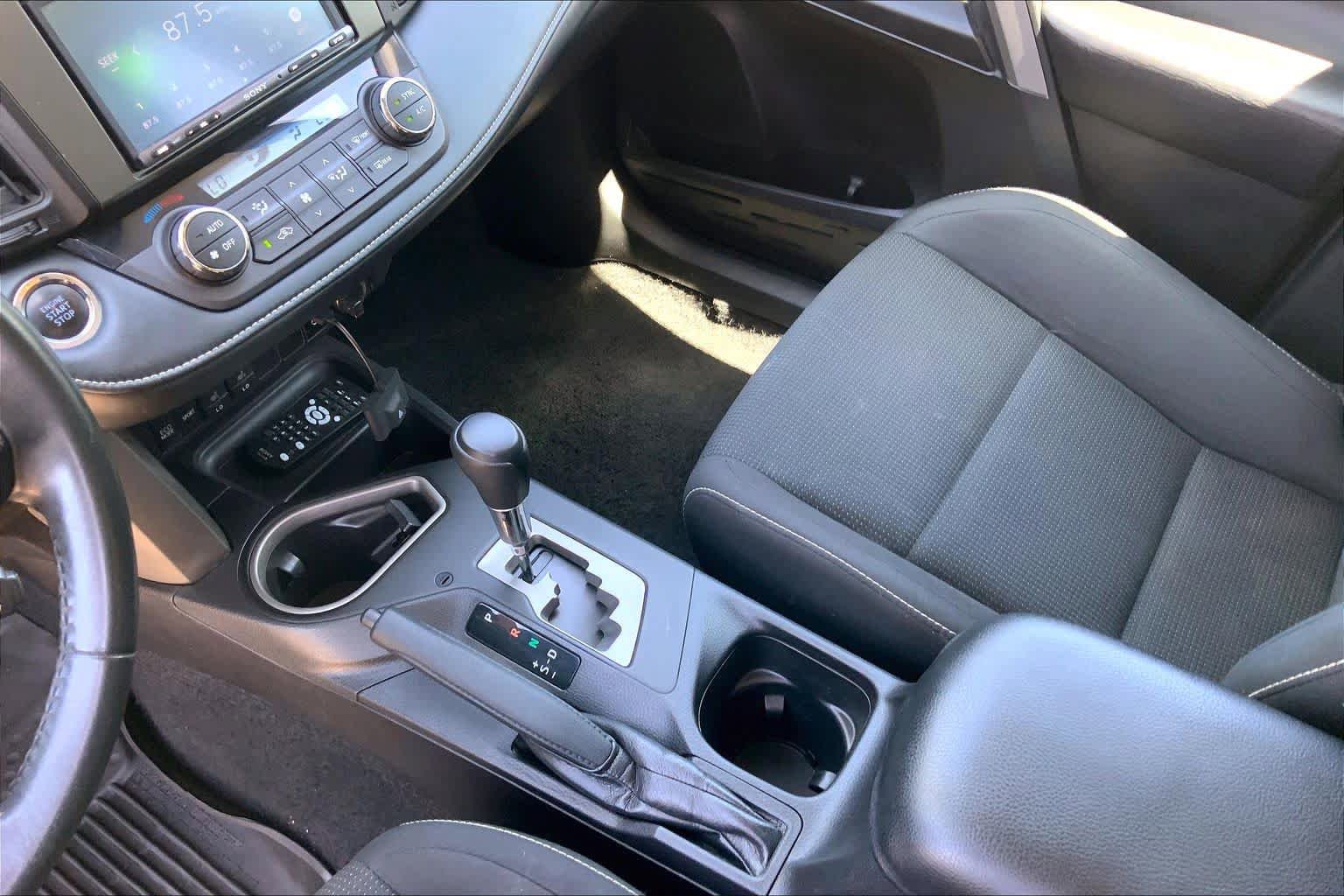 Used 2018 Toyota RAV4 XLE AWD/4WD image 17