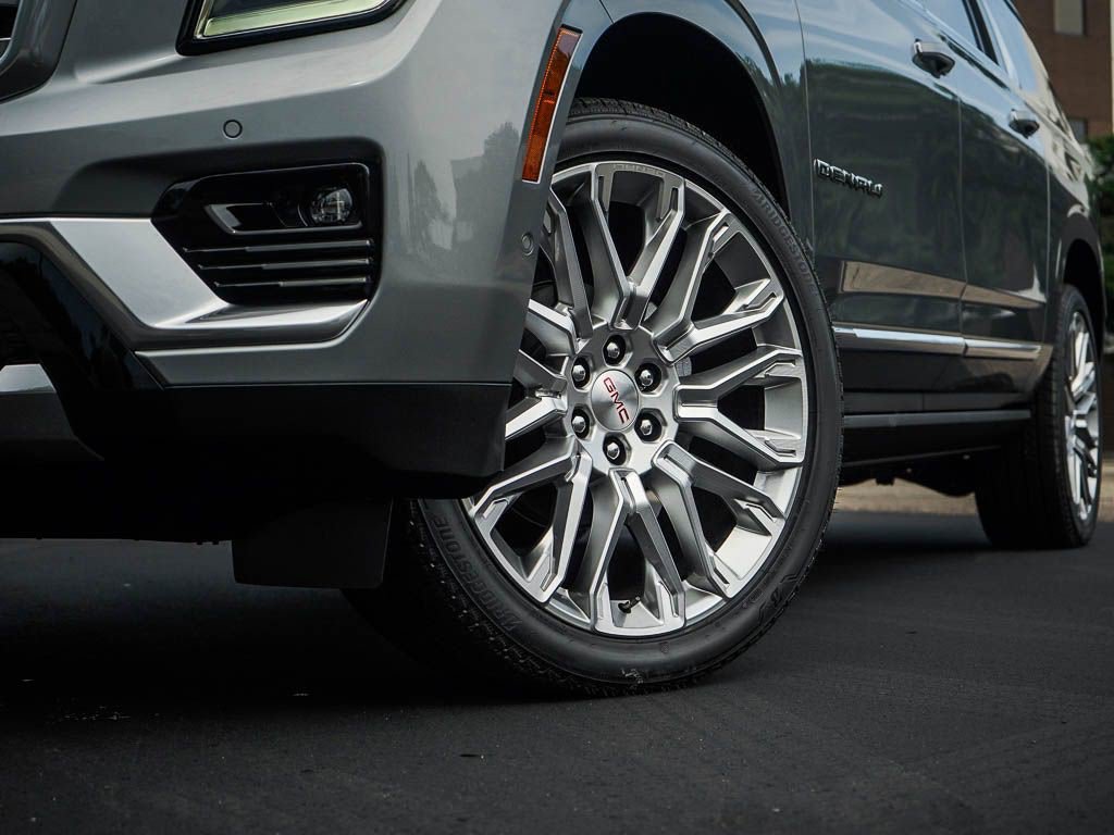 New 2026 GMC Yukon XL Denali w/ Denali Reserve Package AWD/4WD image 6