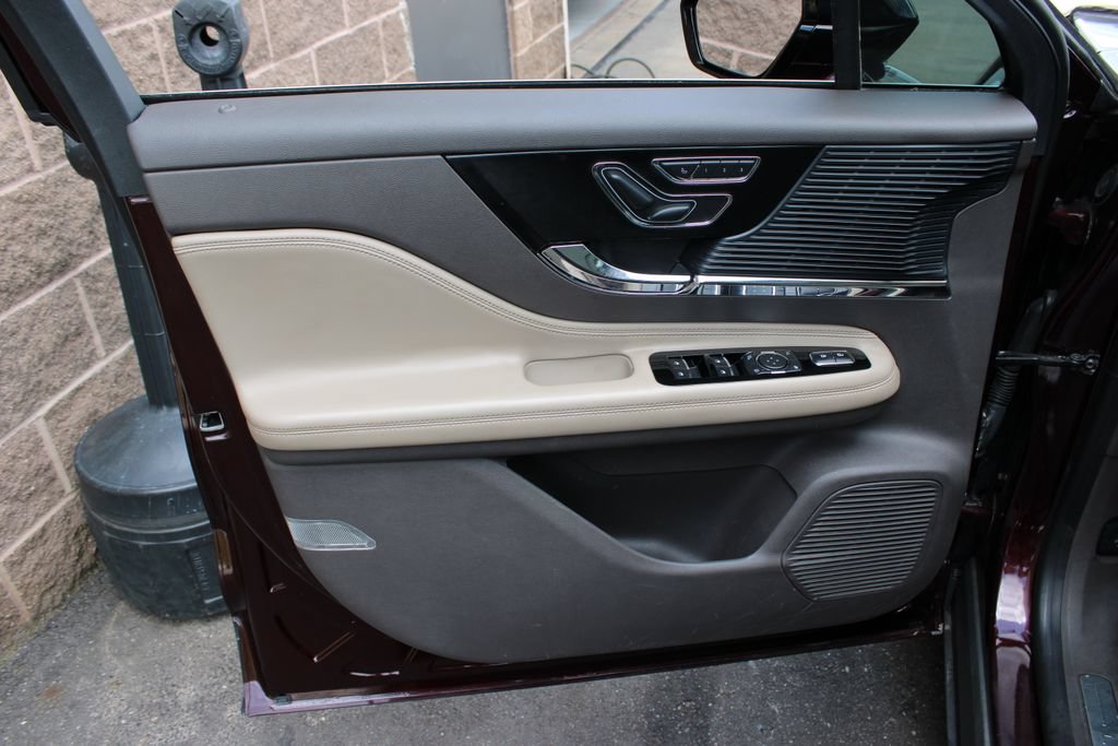 Used 2020 Lincoln Corsair AWD w/ Premium Package image 9