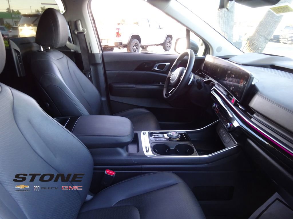 Used 2025 Kia Carnival SX Prestige image 16