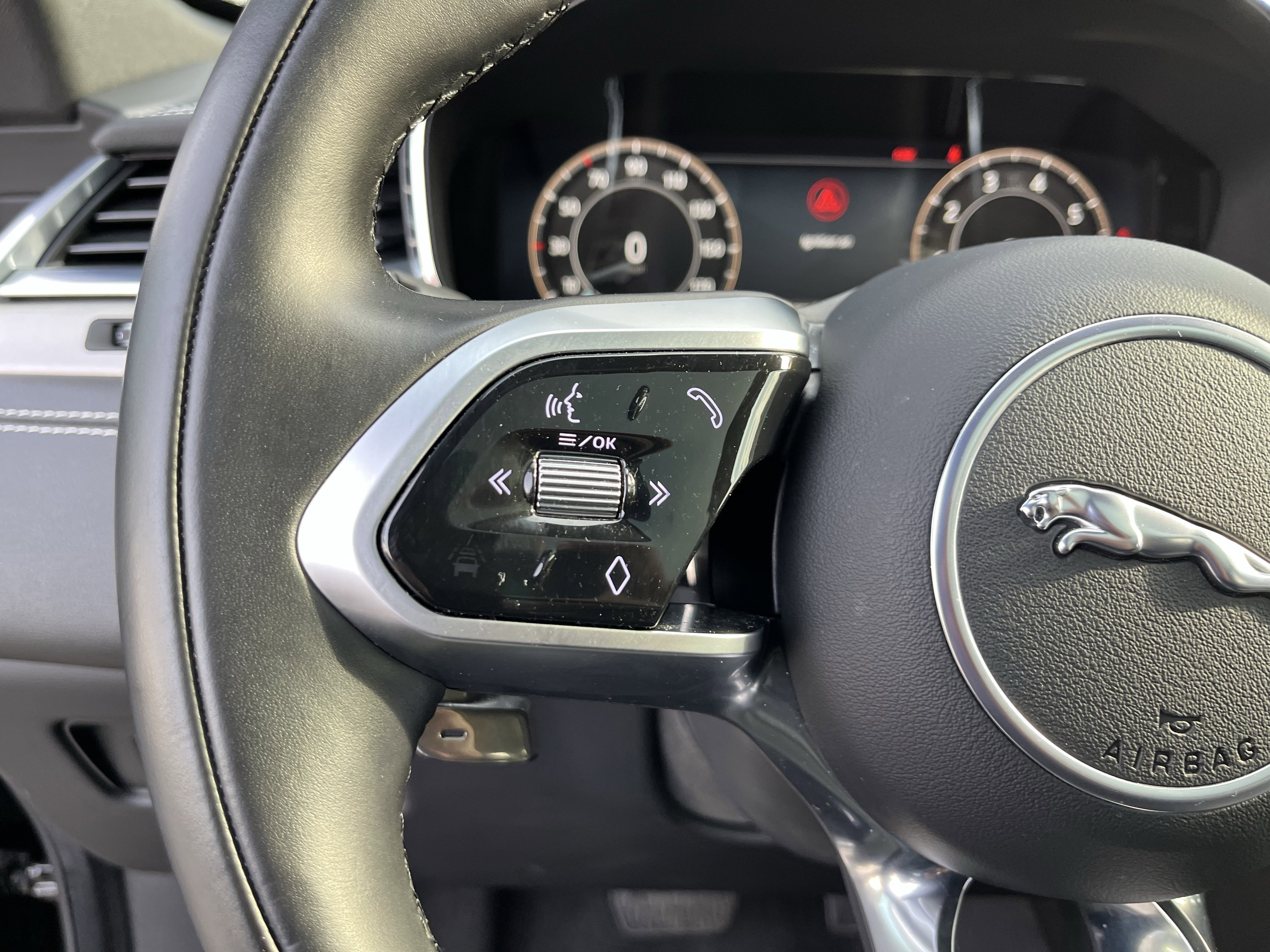 Certified 2024 Jaguar F-PACE R-Dynamic S image 22