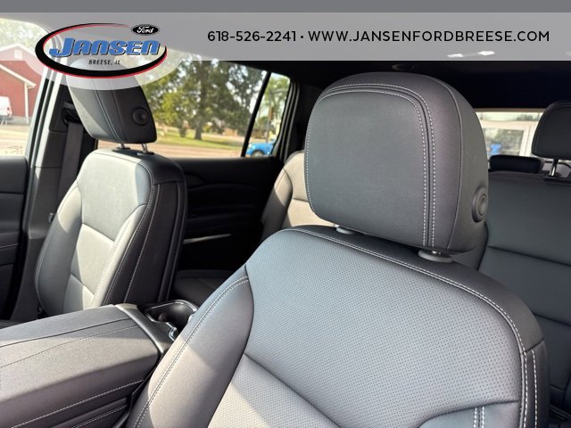 Used 2025 Chevrolet Traverse LT image 10
