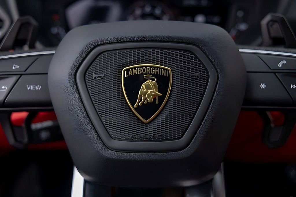 Used 2022 Lamborghini Urus image 53