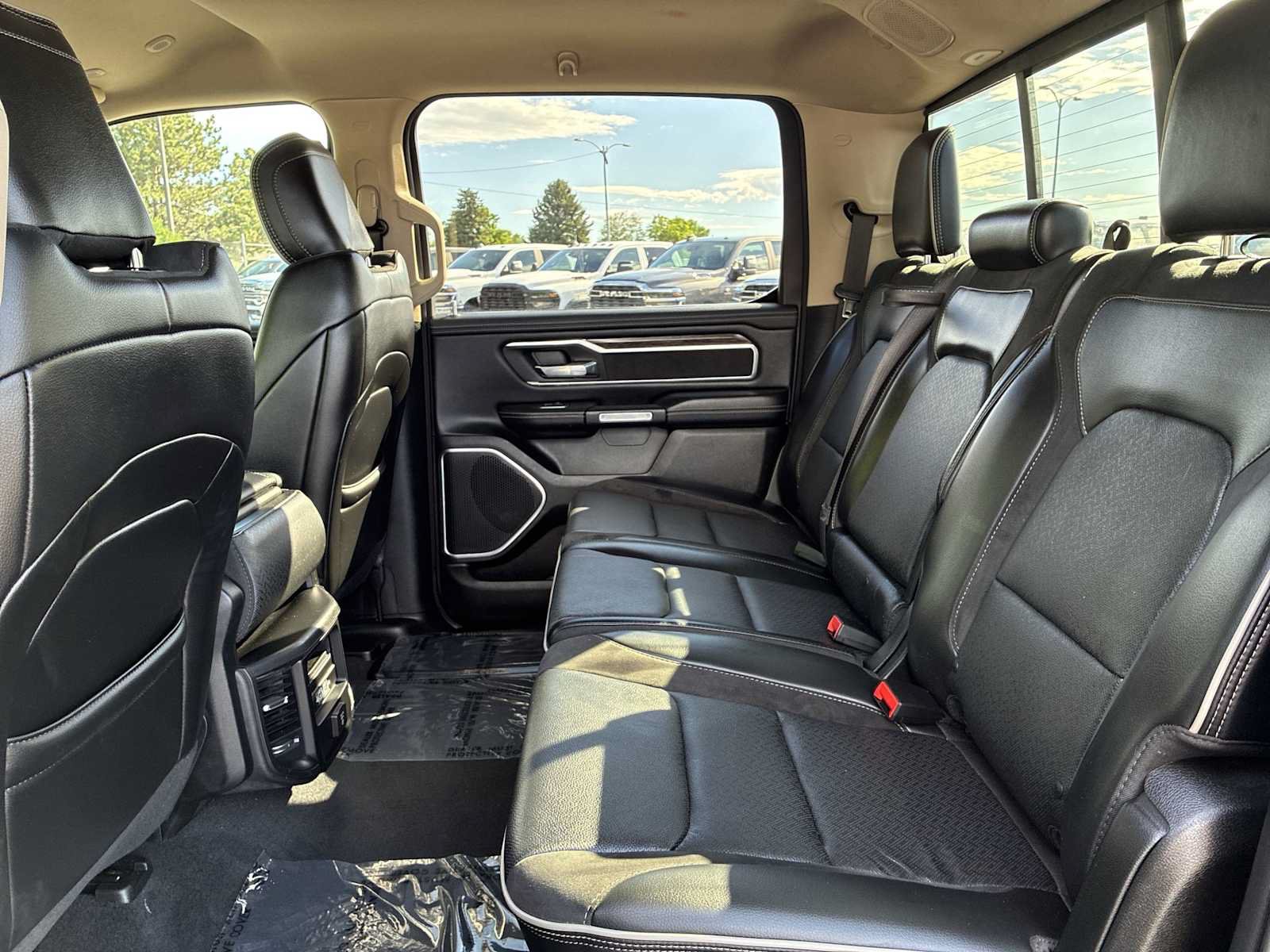 Used 2019 RAM 1500 Laramie AWD/4WD image 23