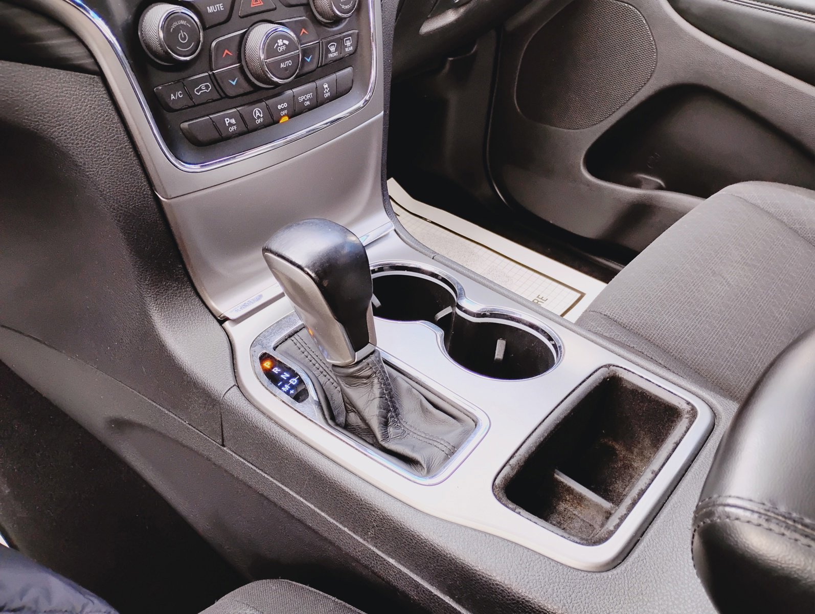 Used 2020 Jeep Grand Cherokee Laredo image 13