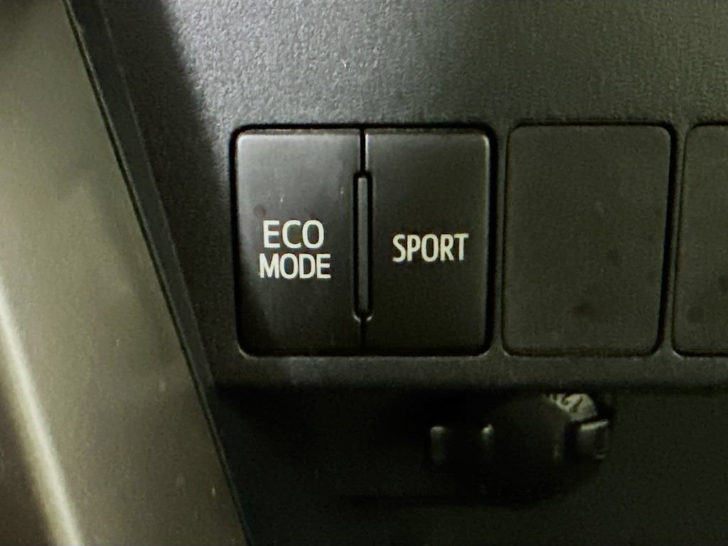 Used 2016 Toyota RAV4 XLE FWD image 38