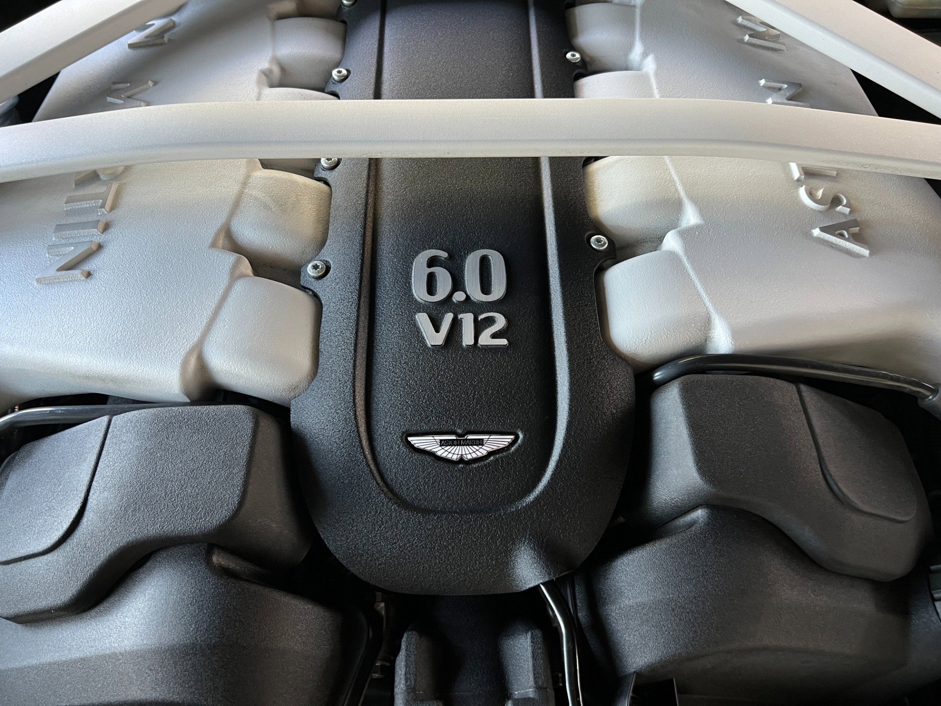Used 2014 Aston Martin Vanquish Volante image 44