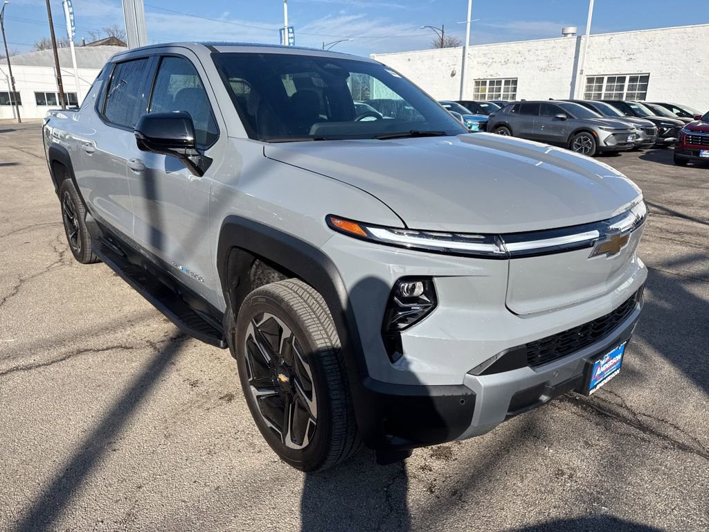 Used 2025 Chevrolet Silverado EV LT w/ LT Premium Package image 2