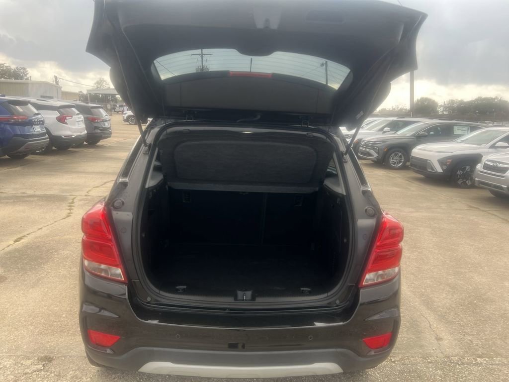 Used 2021 Chevrolet Trax LT w/ Redline Edition image 17