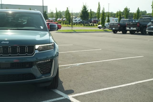 New 2026 Jeep Grand Cherokee Summit w/ MOPAR Finishing Package AWD/4WD image 44
