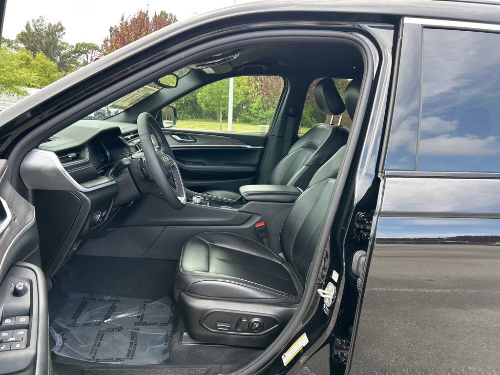 Certified 2024 Jeep Grand Cherokee L Limited RWD image 15
