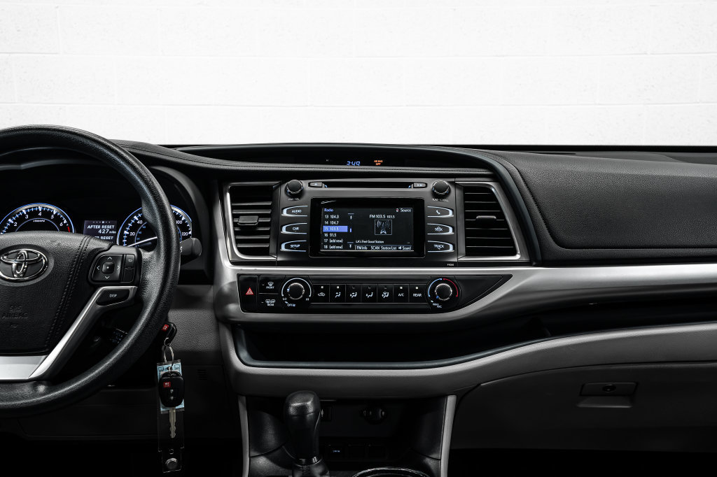 Used 2016 Toyota Highlander LE FWD image 23