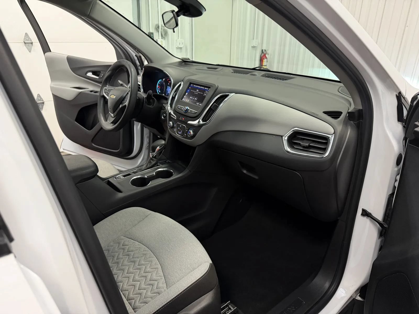 Used 2023 Chevrolet Equinox LS w/ LS Convenience Package AWD/4WD image 47