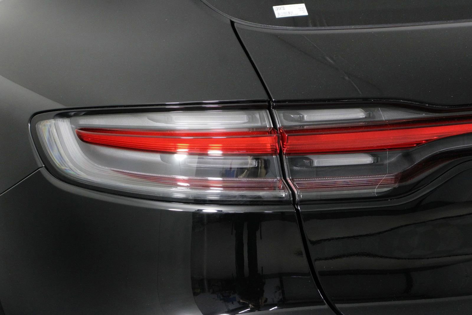 Certified 2025 Porsche Macan image 21