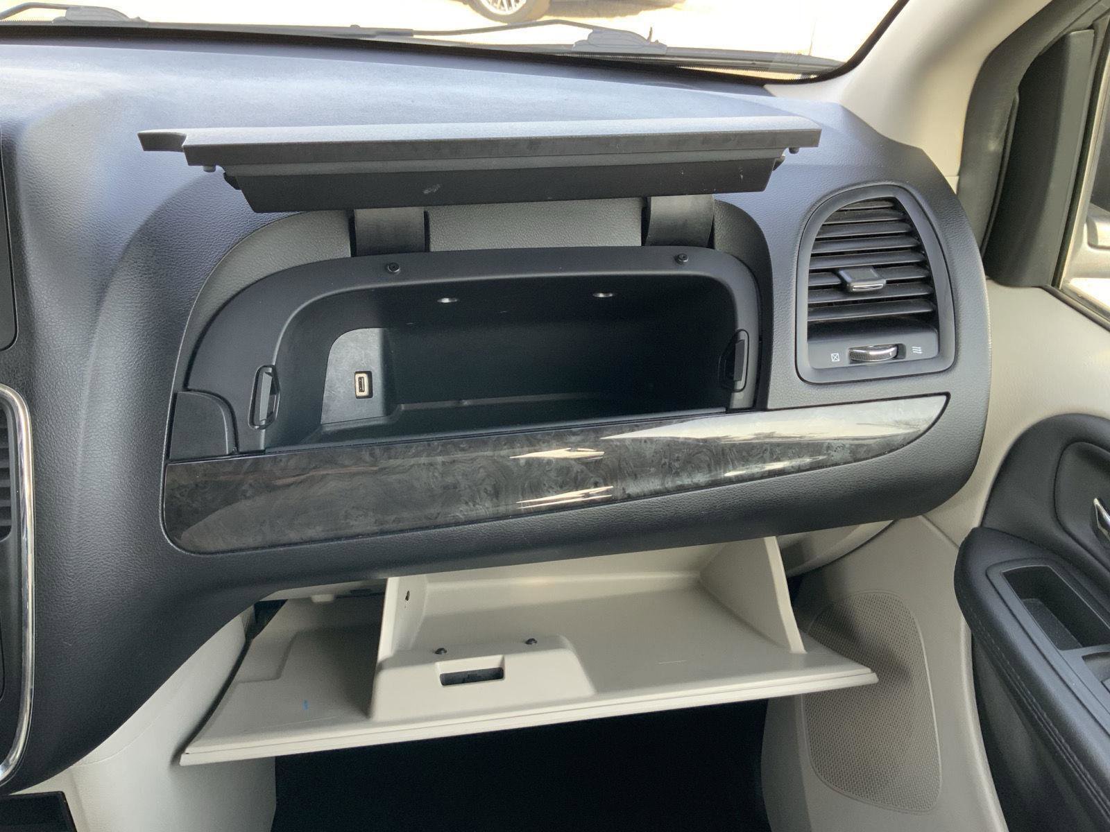 Used 2015 Dodge Grand Caravan American Value Package w/ UConnect Hands-Free Group image 46