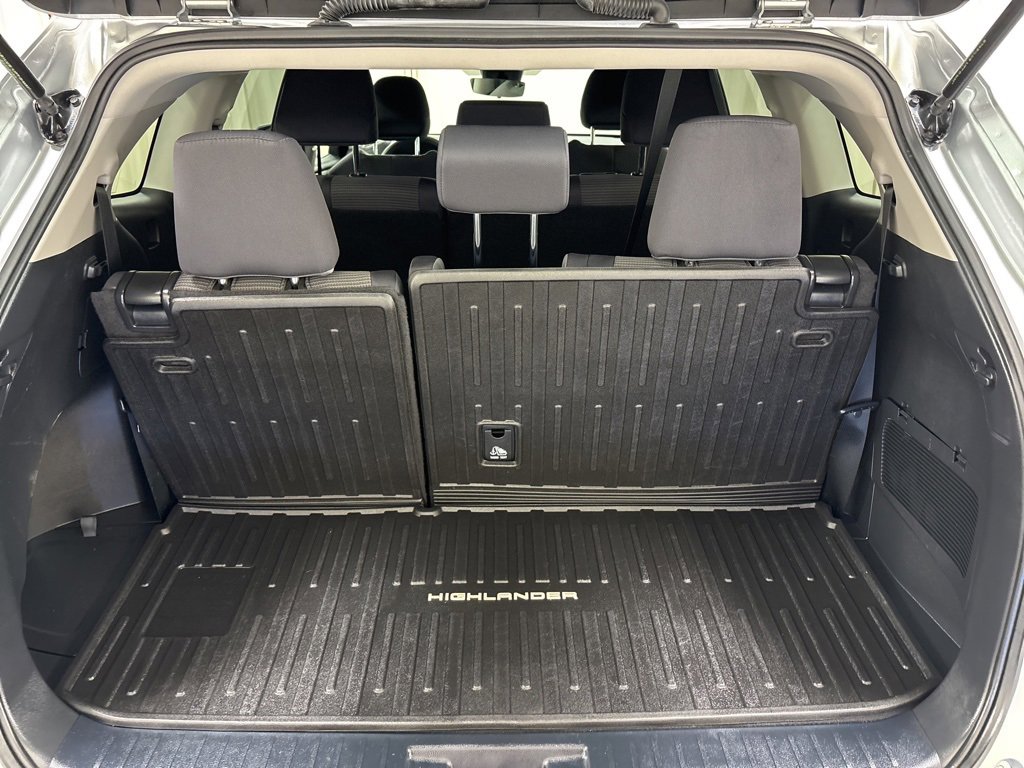 Used 2023 Toyota Highlander L image 30