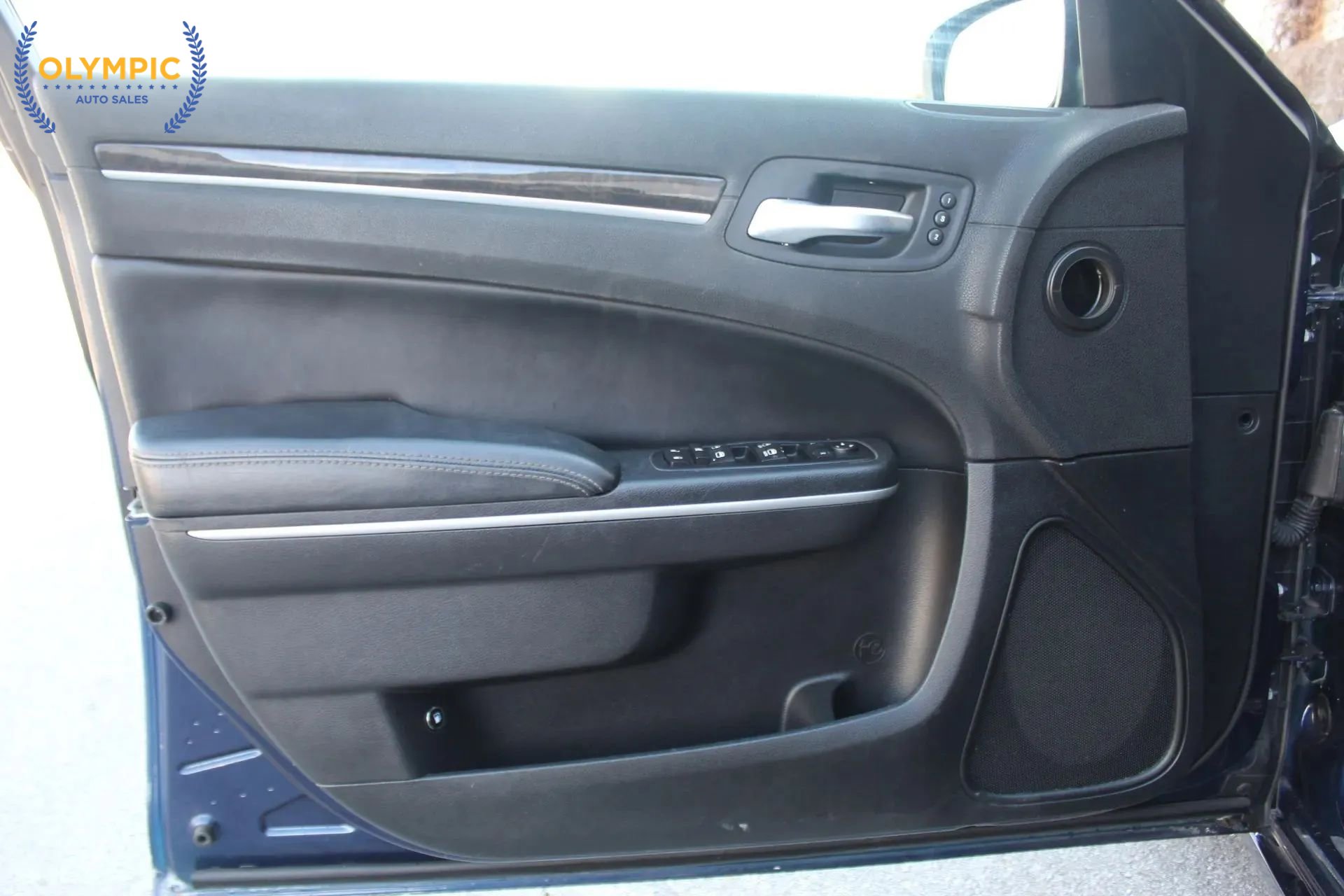 Used 2017 Chrysler 300 Limited image 37