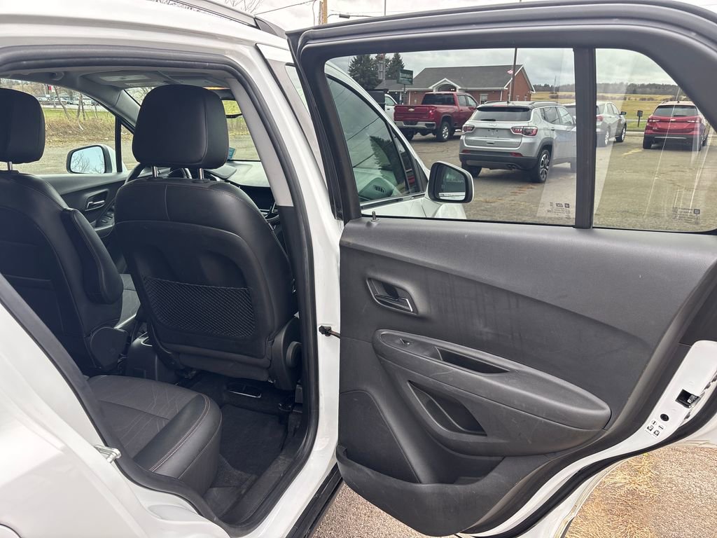 Used 2018 Chevrolet Trax LT w/ LT Convenience Package image 20