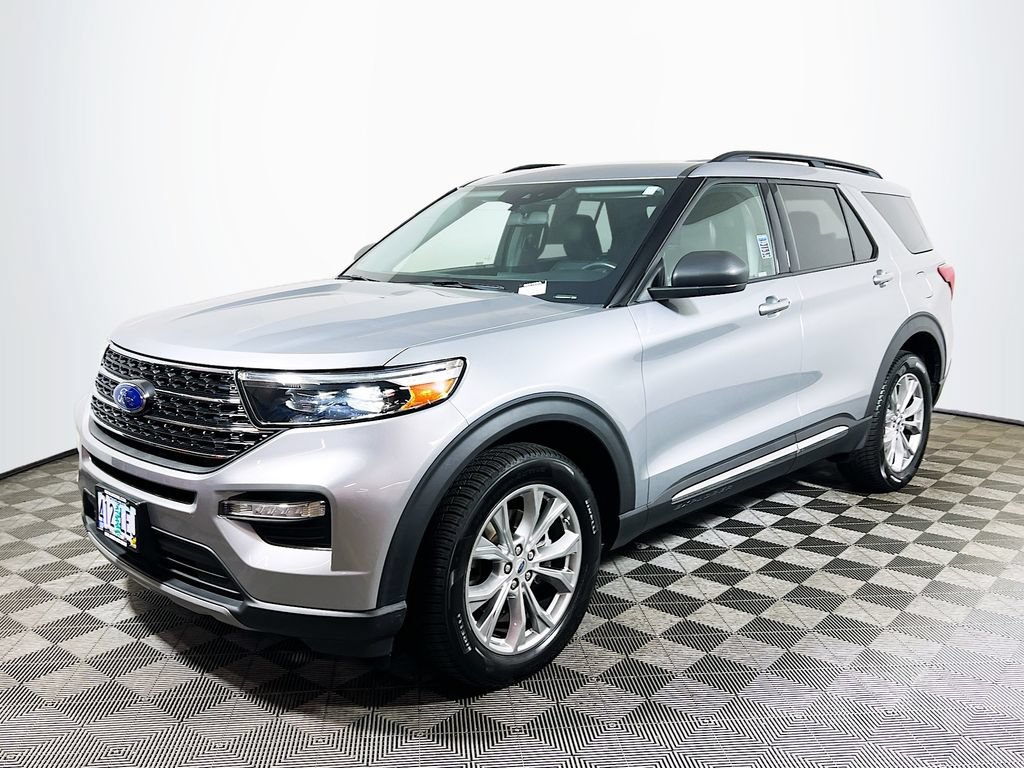 Used 2020 Ford Explorer XLT w/ Equipment Group 202A AWD/4WD image 3