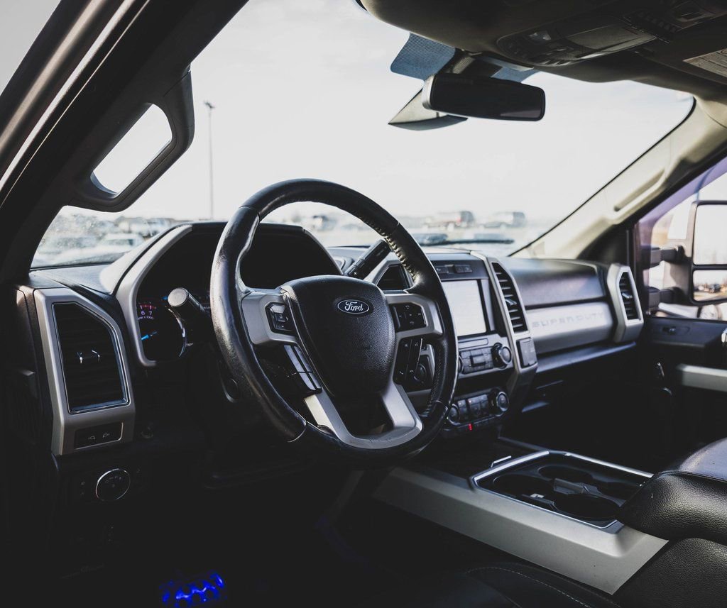 Used 2019 Ford F250 Lariat w/ Lariat Ultimate Package image 2