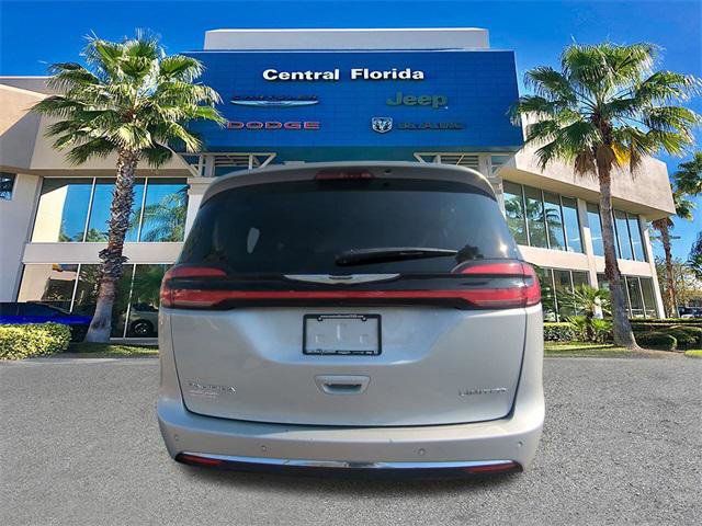 Certified 2024 Chrysler Pacifica Limited image 6