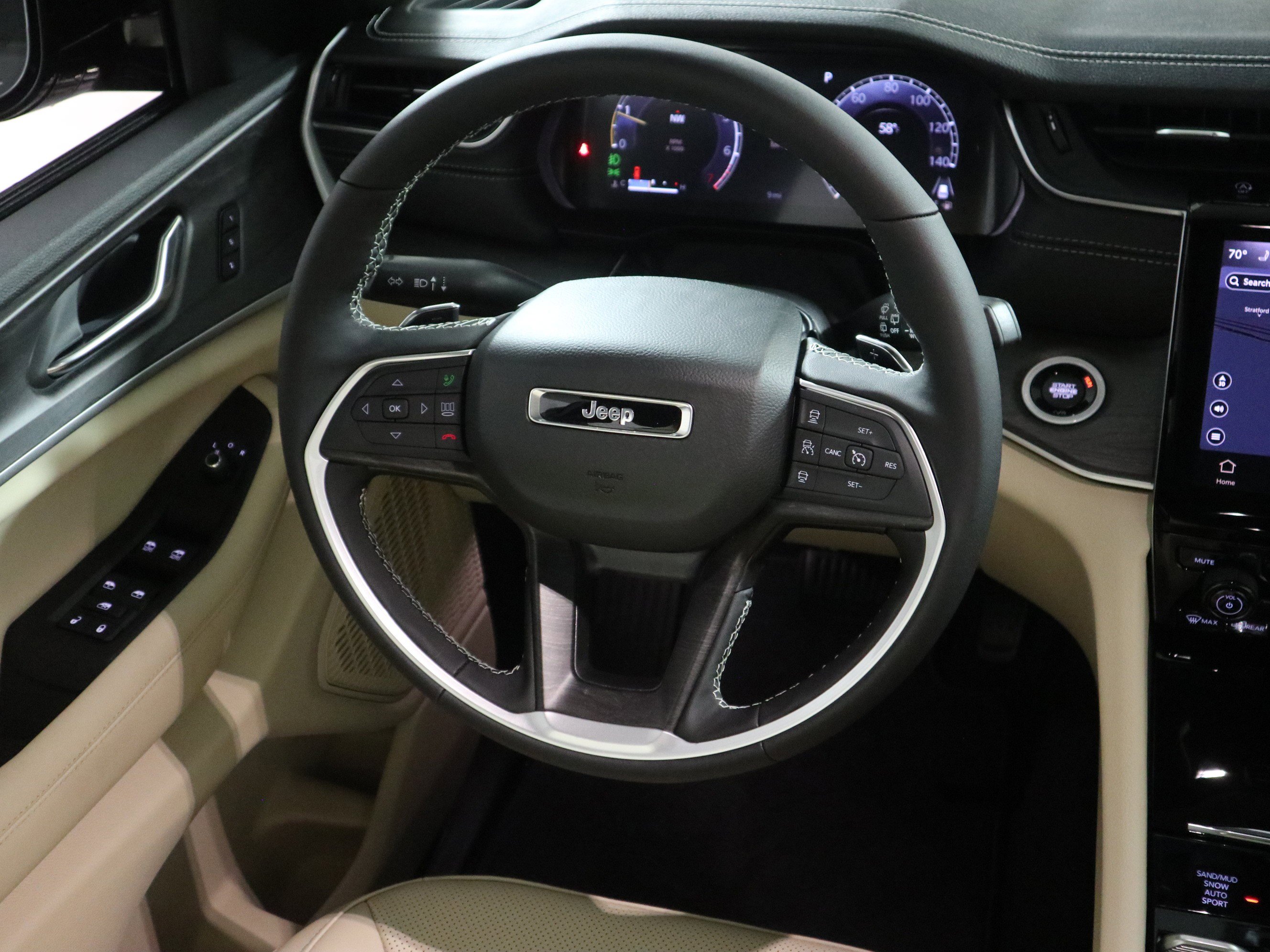 New 2025 Jeep Grand Cherokee Limited w/ Luxury Tech Group II image 16