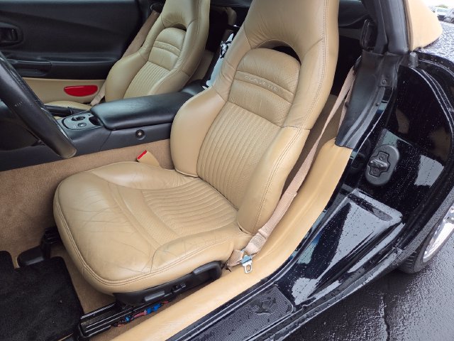 Used 2004 Chevrolet Corvette Convertible w/ Preferred Equipment Group RWD image 16