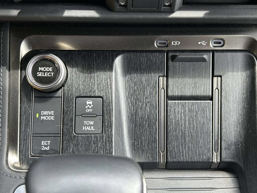 Used 2024 Lexus GX 550 w/ Accessory Package (Z1) AWD/4WD image 17