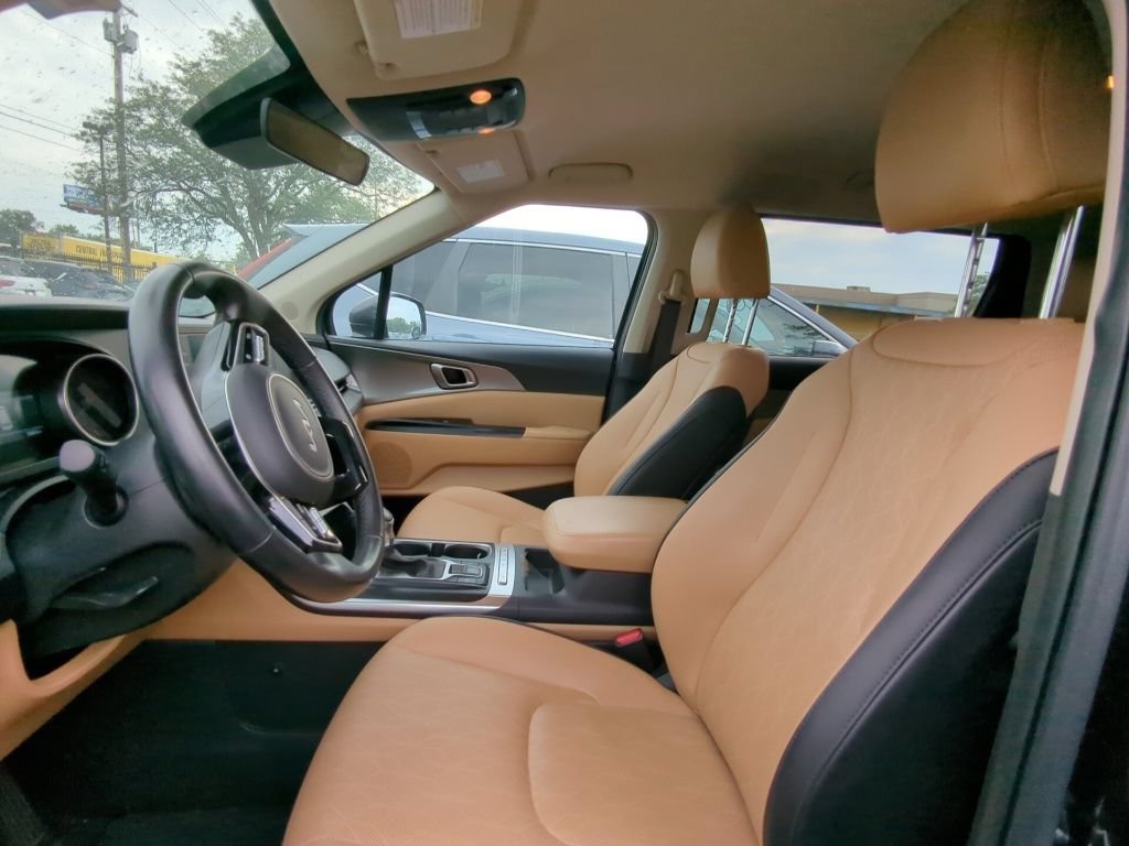 Used 2022 Kia Carnival LX FWD image 6