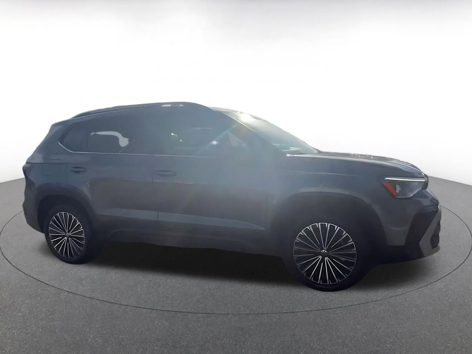 Used 2025 Volkswagen Taos SE image 16