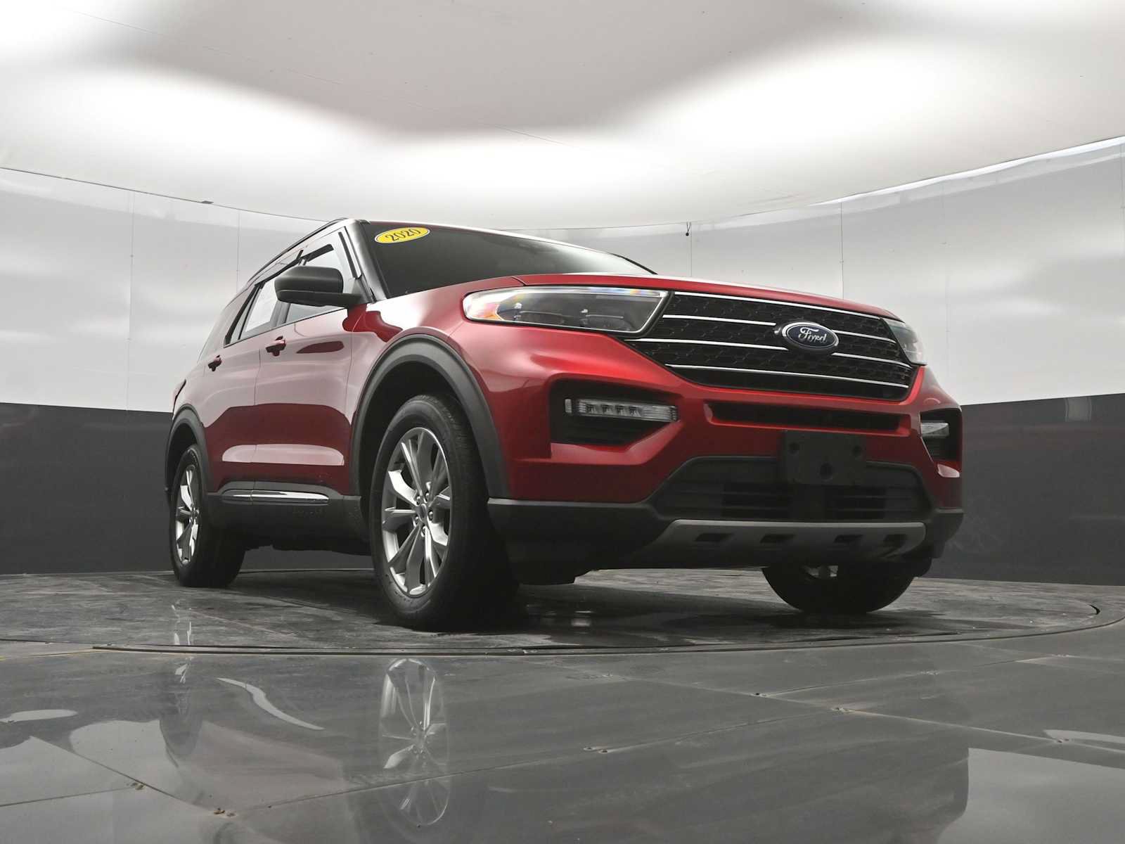 Used 2020 Ford Explorer XLT w/ Equipment Group 202A AWD/4WD image 34