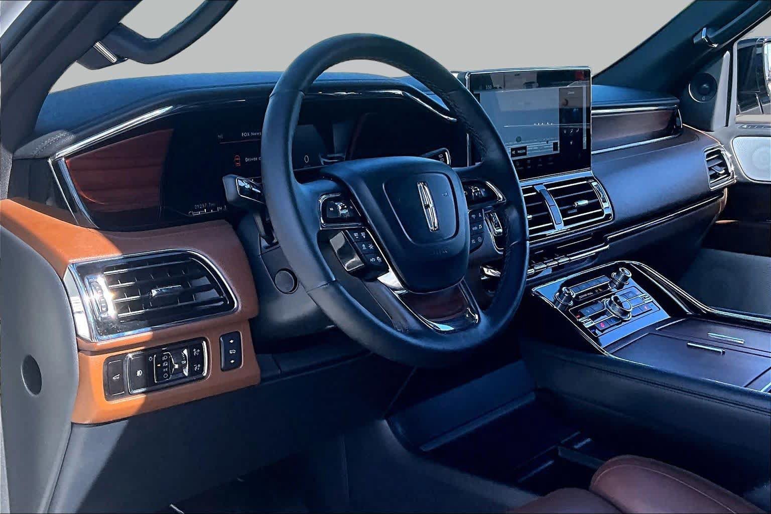 Used 2023 Lincoln Navigator Reserve RWD image 16