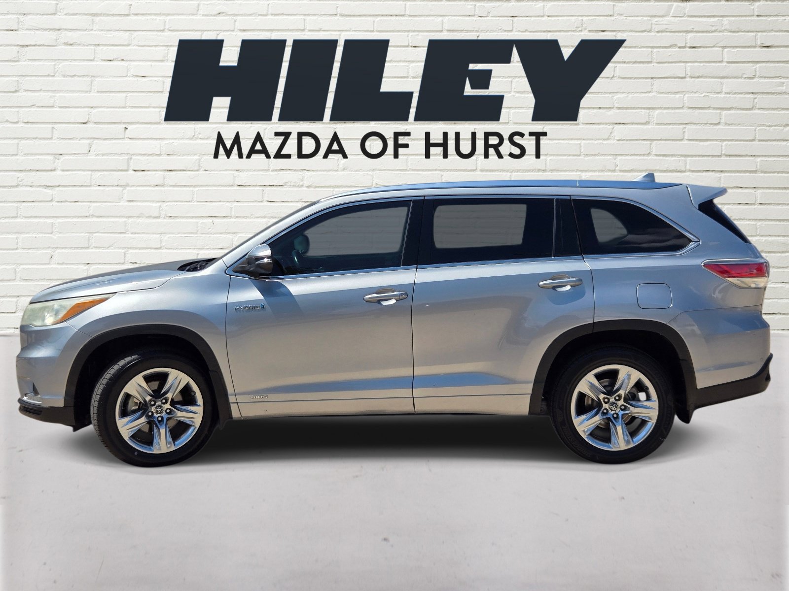 Used 2016 Toyota Highlander Limited w/ Driver Technology Package AWD/4WD image 4