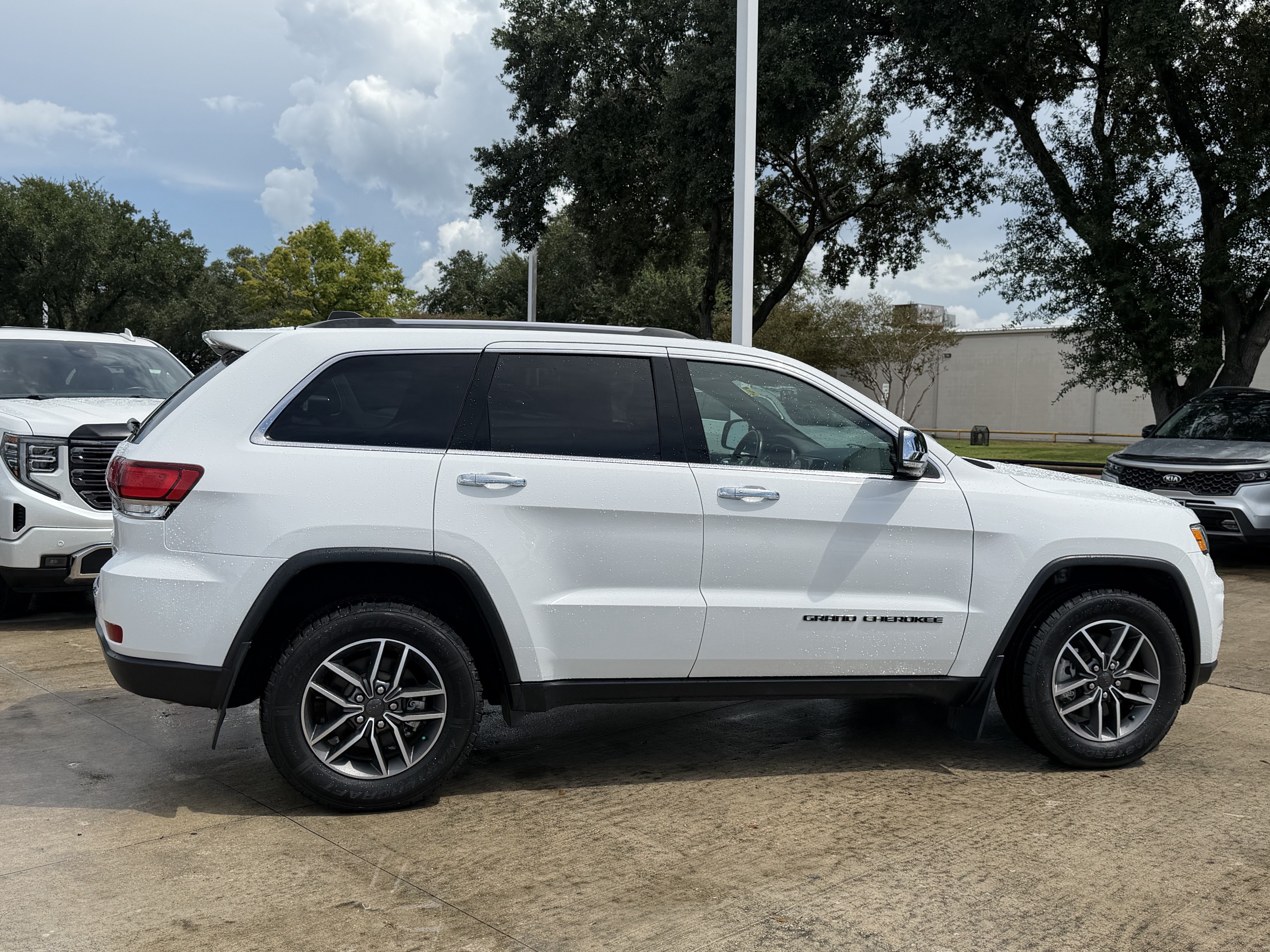 Used 2021 Jeep Grand Cherokee Limited AWD/4WD image 5