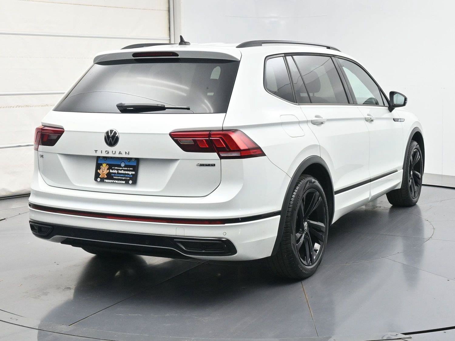 Certified 2024 Volkswagen Tiguan SE R-Line AWD/4WD image 25