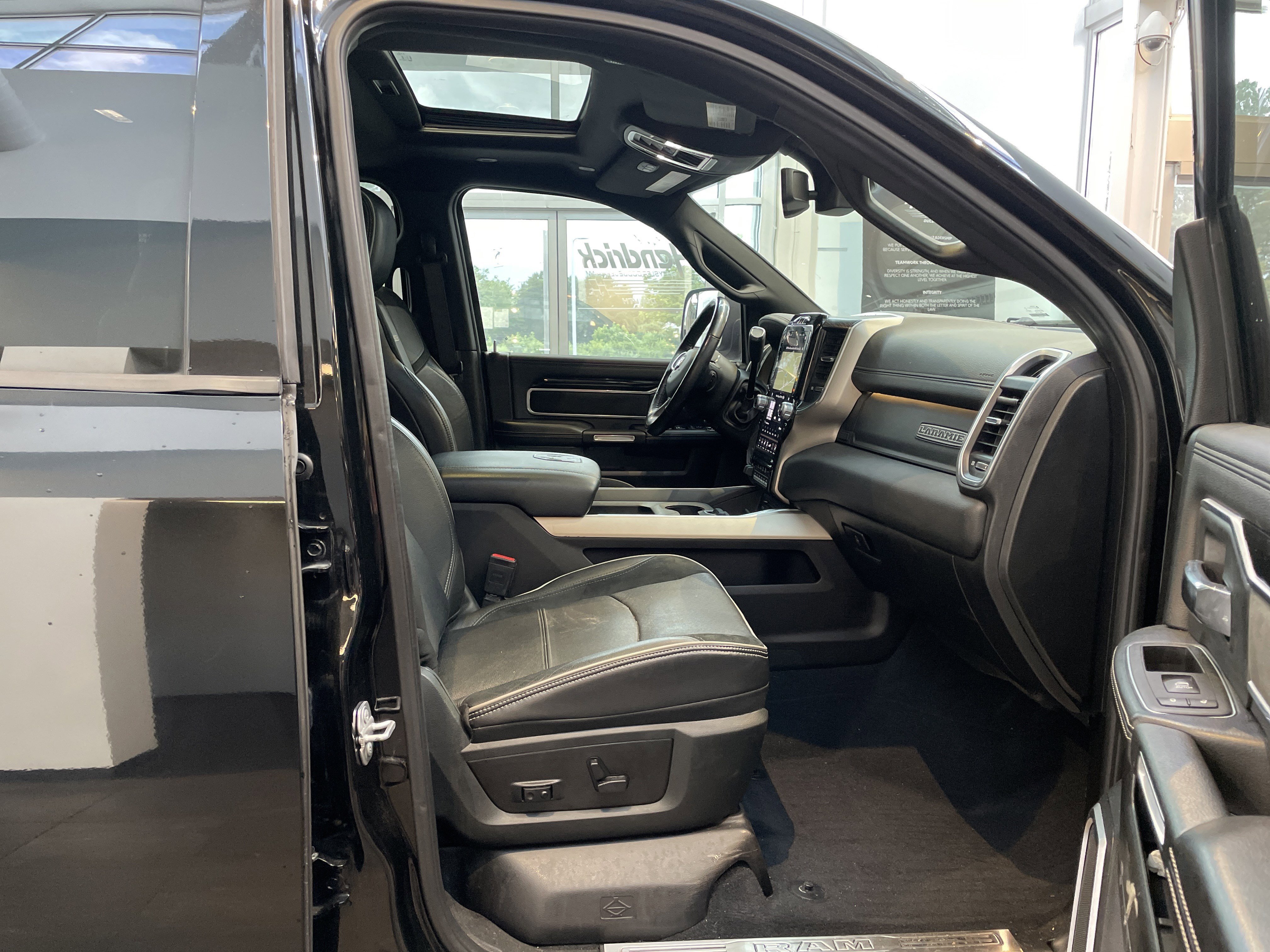 Used 2019 RAM 2500 Laramie w/ Black Appearance Package RWD image 37